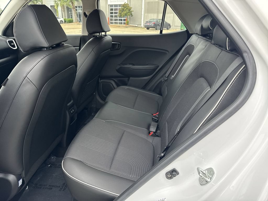Used 2024 Hyundai Venue Limited FWD image 29