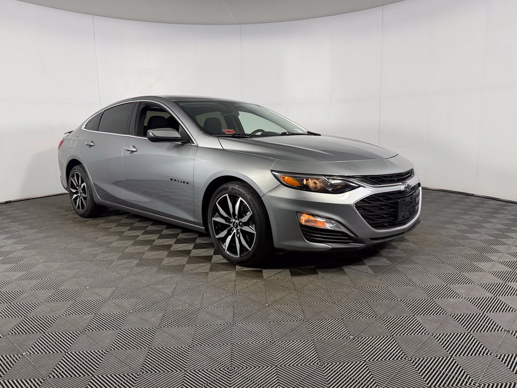 Used 2025 Chevrolet Malibu RS FWD image 2