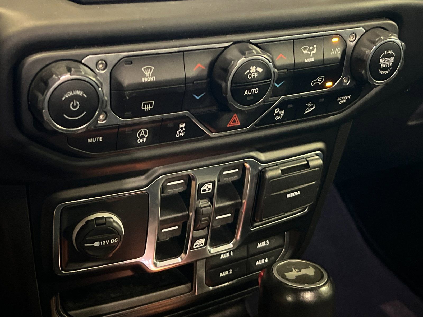 Used 2020 Jeep Wrangler Unlimited Sahara image 20