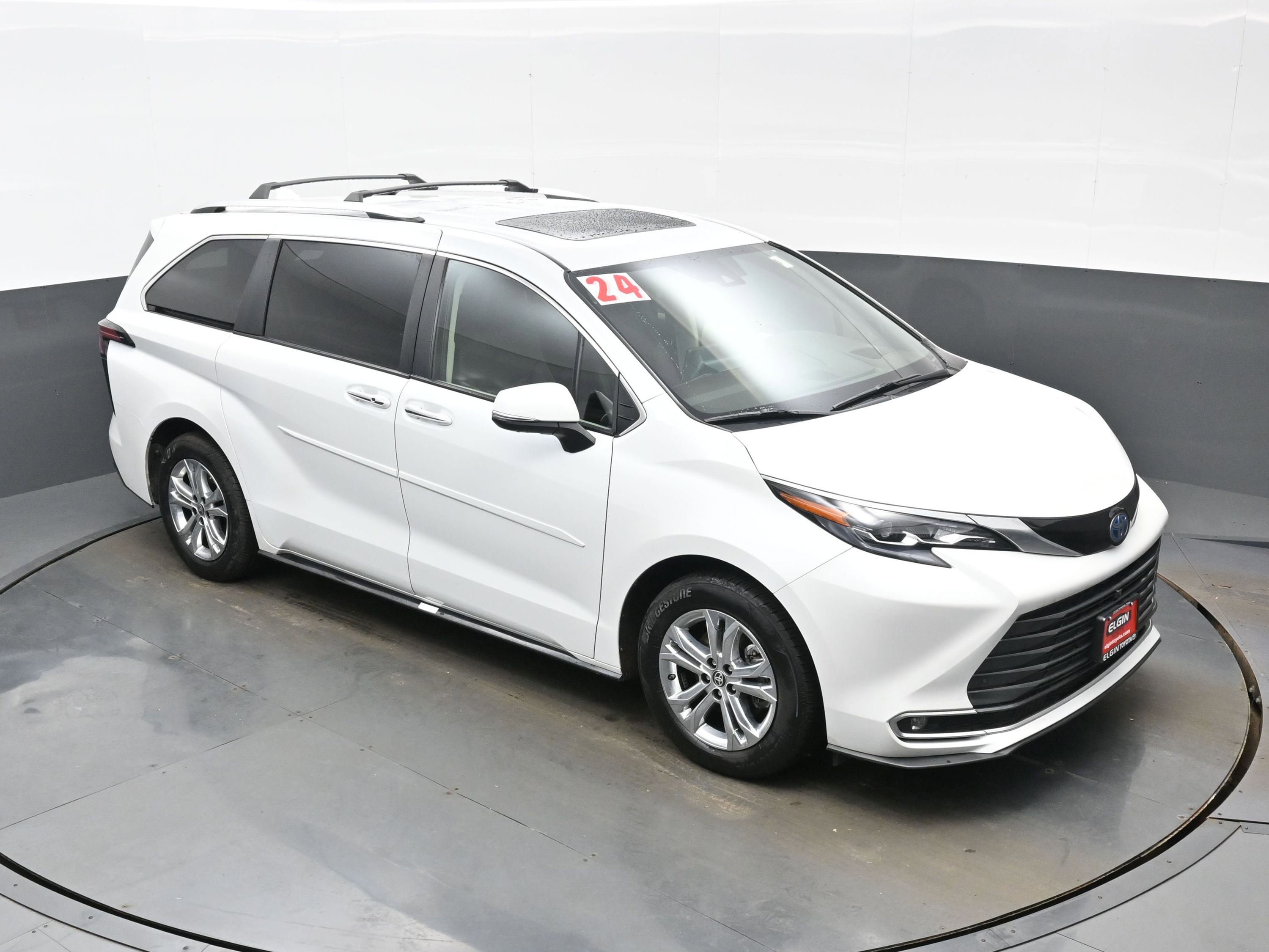 Used 2024 Toyota Sienna Platinum image 35