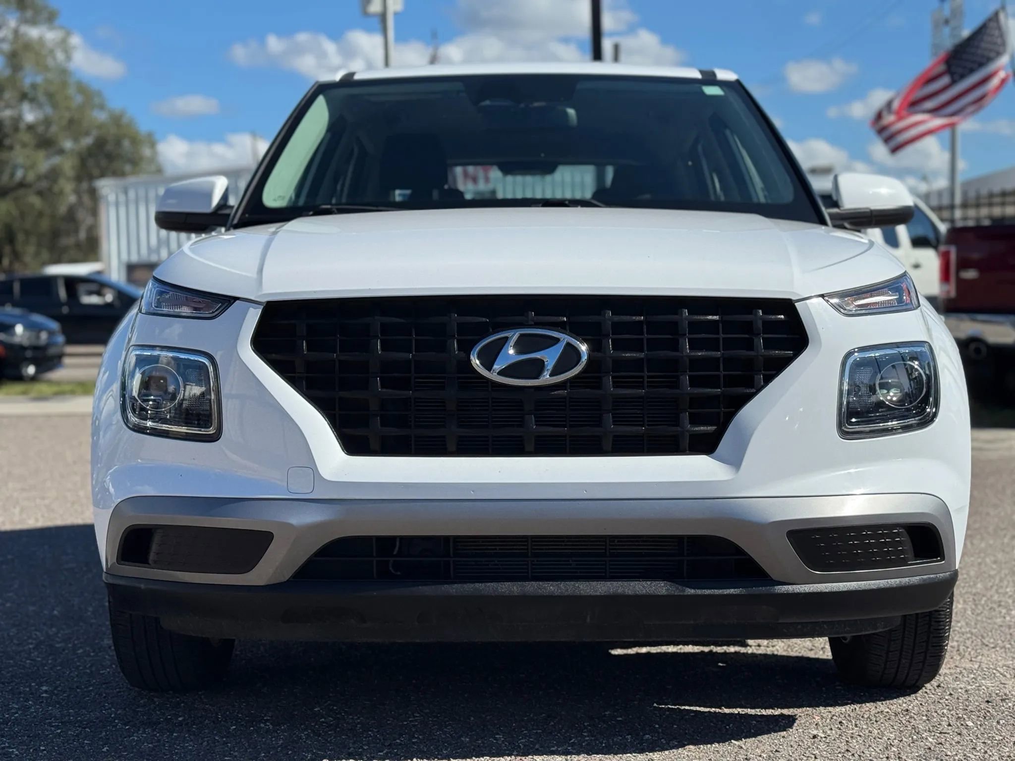 Used 2023 Hyundai Venue SE image 2