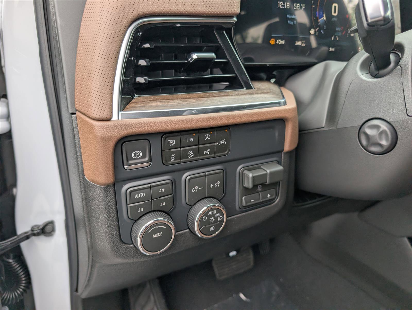 New 2026 Chevrolet Suburban High Country w/ Sun And Tow Package AWD/4WD image 22