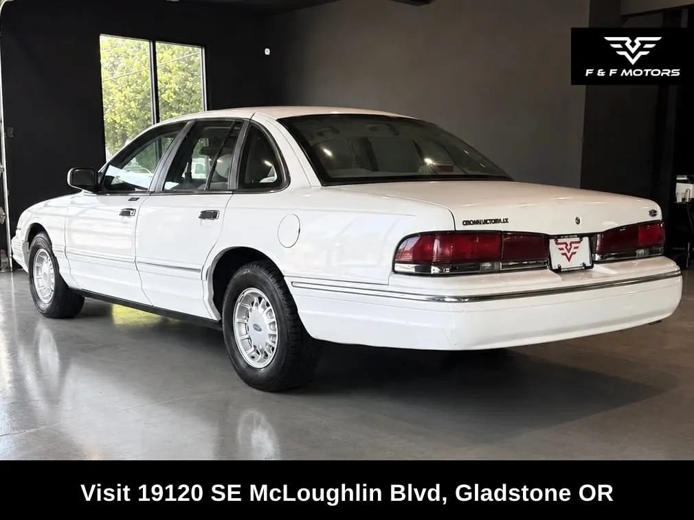 Used 1996 Ford Crown Victoria LX RWD image 4