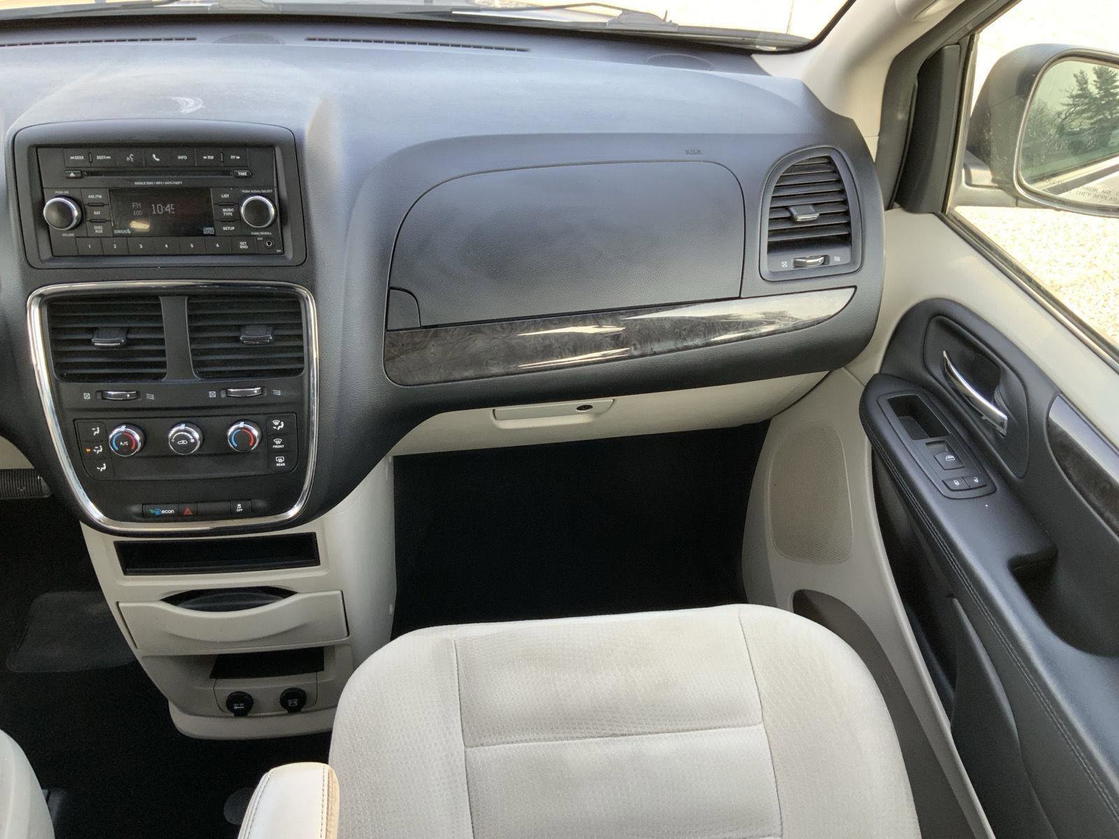 Used 2015 Dodge Grand Caravan American Value Package w/ UConnect Hands-Free Group image 45