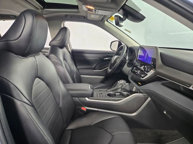 Used 2024 Toyota Highlander XLE image 15
