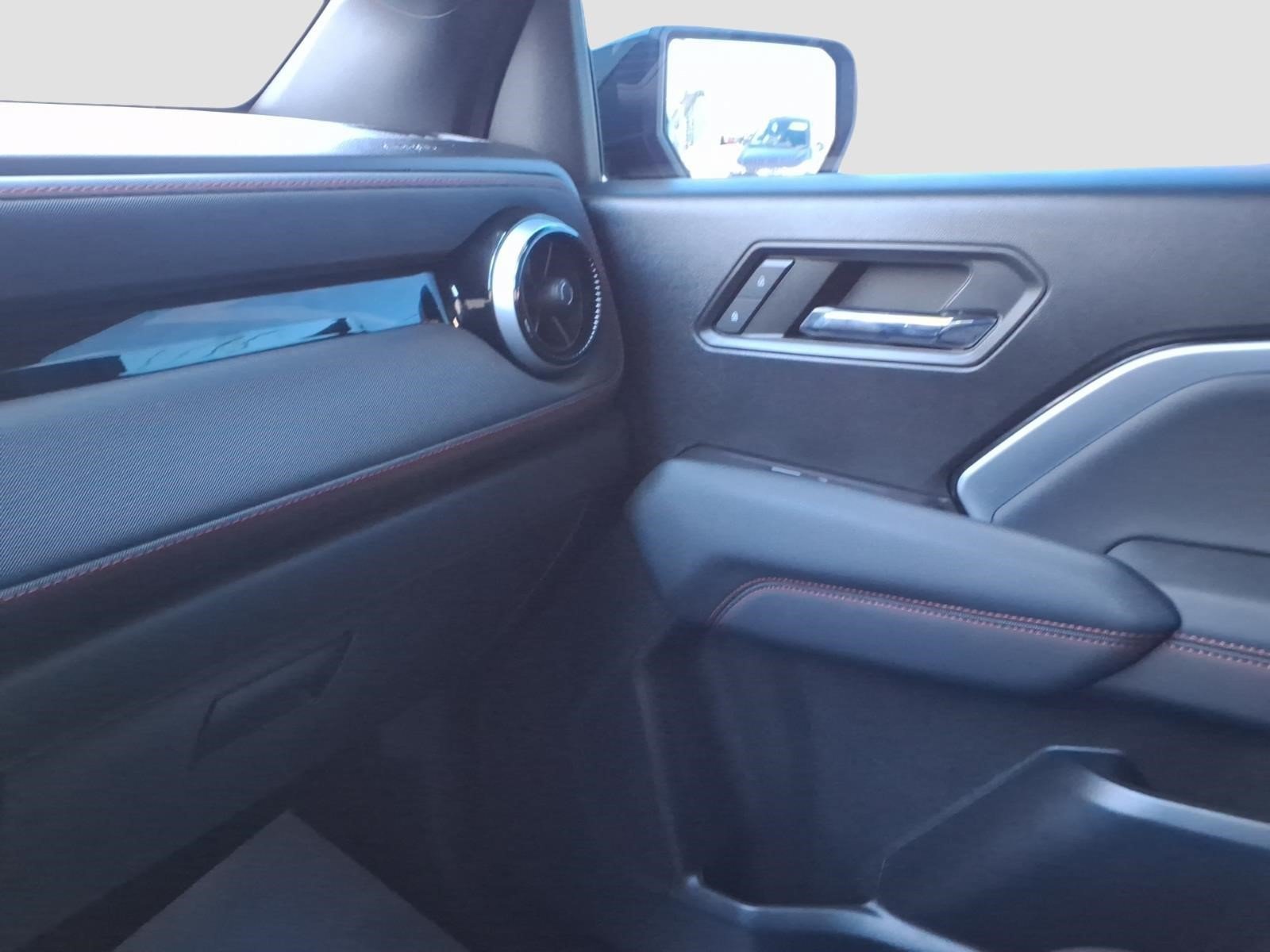 Used 2023 Chevrolet Colorado Z71 w/ Z71 Convenience Package 2 AWD/4WD image 22