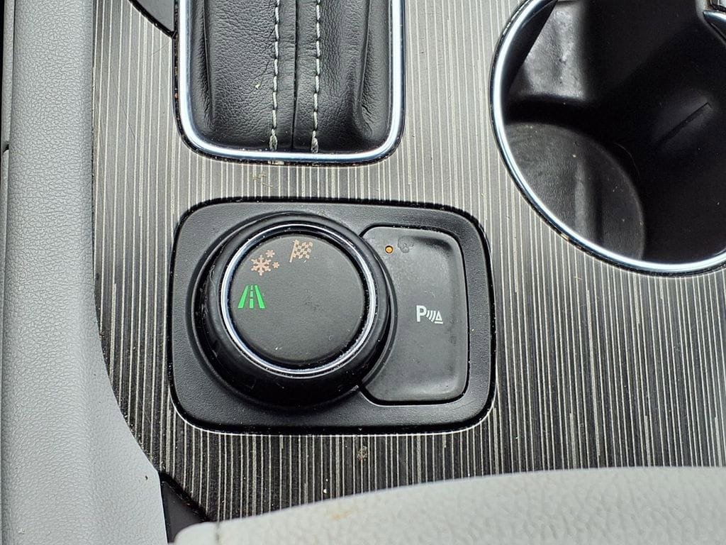 Used 2017 GMC Acadia SLT w/ LPO, Floor Liner Package FWD image 23