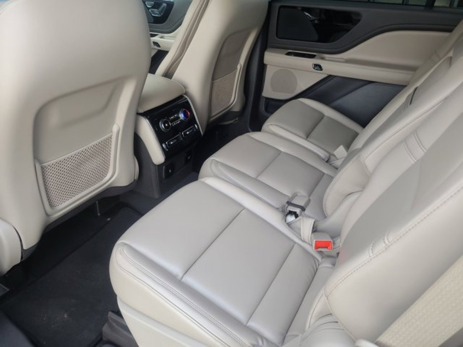 Used 2021 Lincoln Aviator AWD w/ Class IV Trailer Tow Package image 35