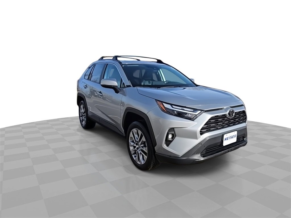 Used 2022 Toyota RAV4 XLE Premium image 2