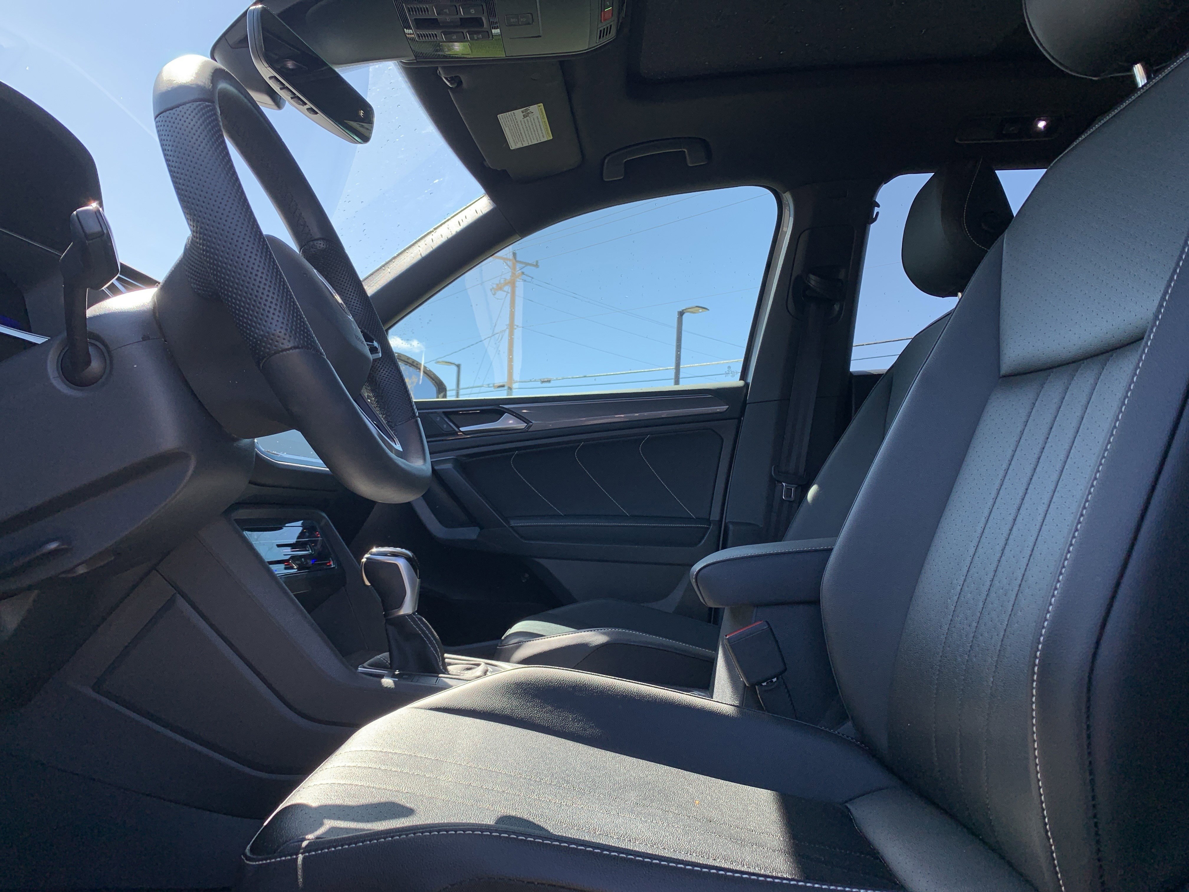 Used 2022 Volkswagen Tiguan SE R-Line image 16