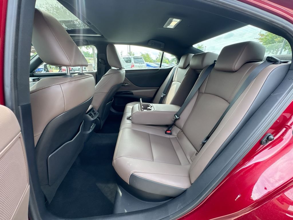 Used 2025 Lexus ES 300h w/ Premium Package FWD image 31