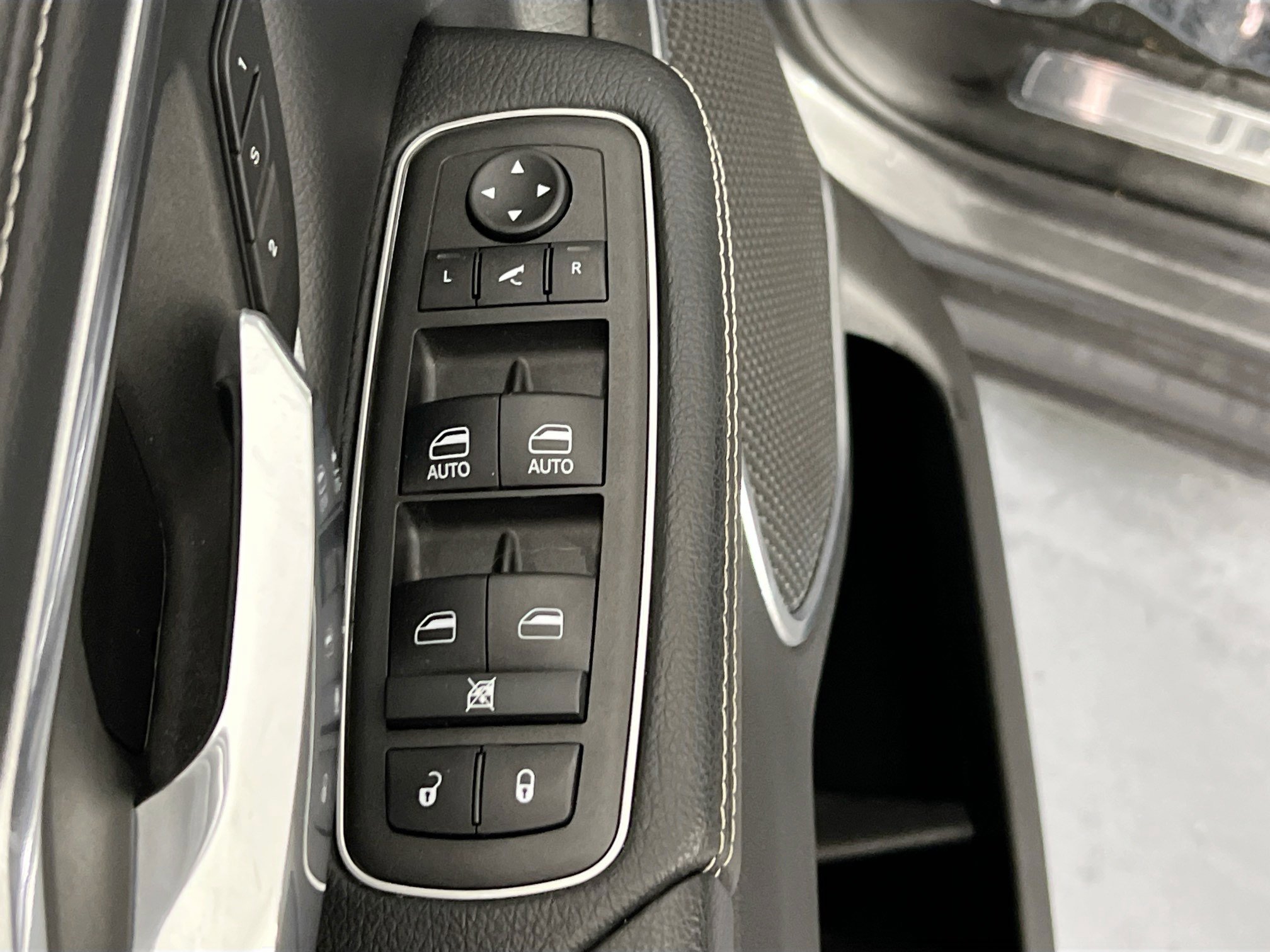 Used 2022 RAM 1500 Laramie w/ Sport Appearance Package image 17