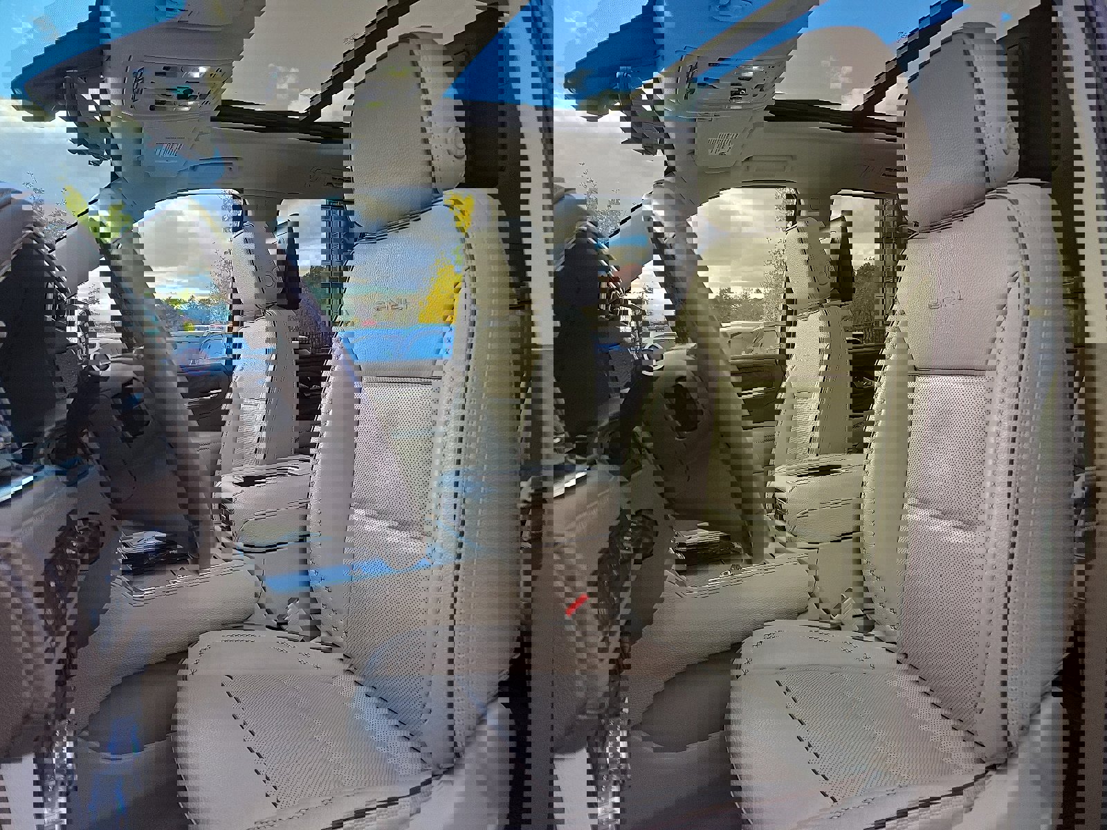 Used 2021 GMC Yukon Denali w/ Denali Ultimate Package image 14