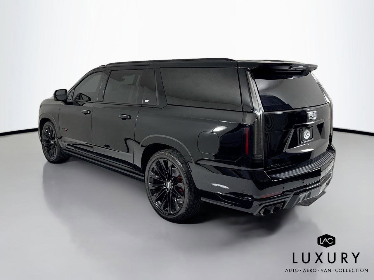 Used 2025 Cadillac Escalade ESV V w/ LPO, ONYX Package AWD/4WD image 8