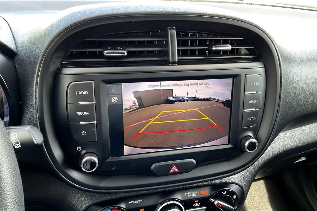 Used 2025 Kia Soul LX w/ LX Technology Package FWD image 14