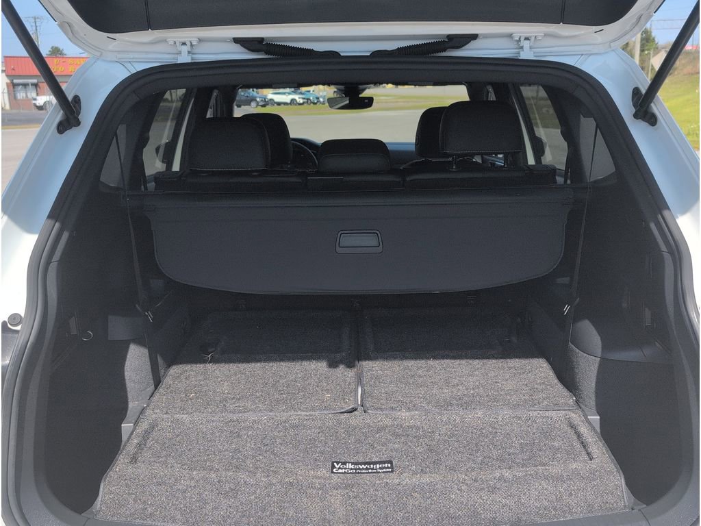 Used 2023 Volkswagen Tiguan SE R-Line image 33