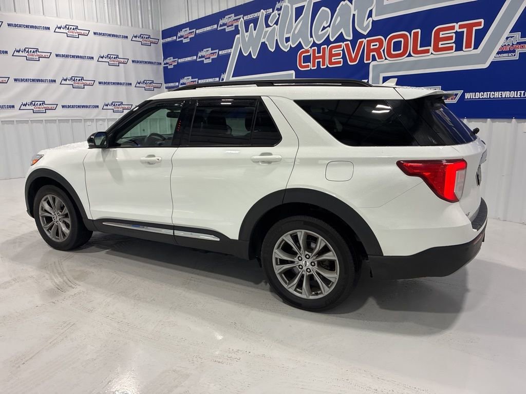Used 2023 Ford Explorer XLT w/ Equipment Group 202A AWD/4WD image 4