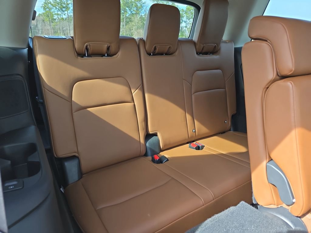 Used 2024 Nissan Pathfinder Platinum w/ Black Appearance Package image 15