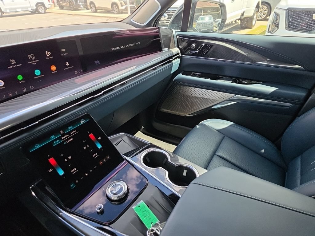 Certified 2026 Cadillac Escalade IQ Luxury 2 AWD/4WD image 35