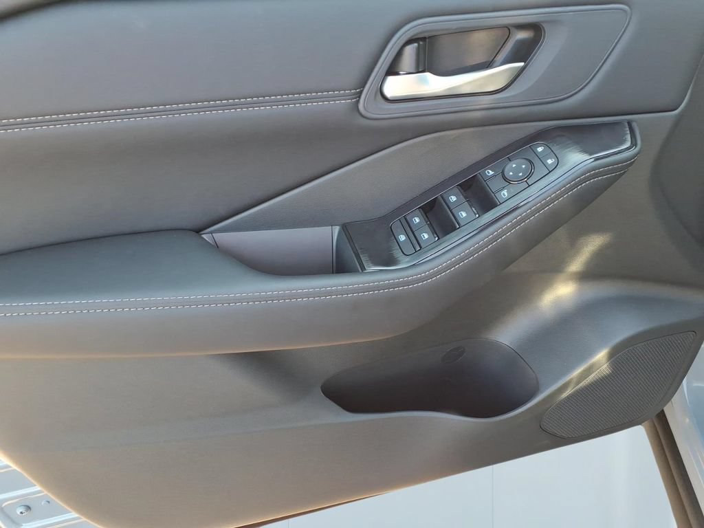 New 2026 Nissan Rogue Dark Armor AWD/4WD image 13