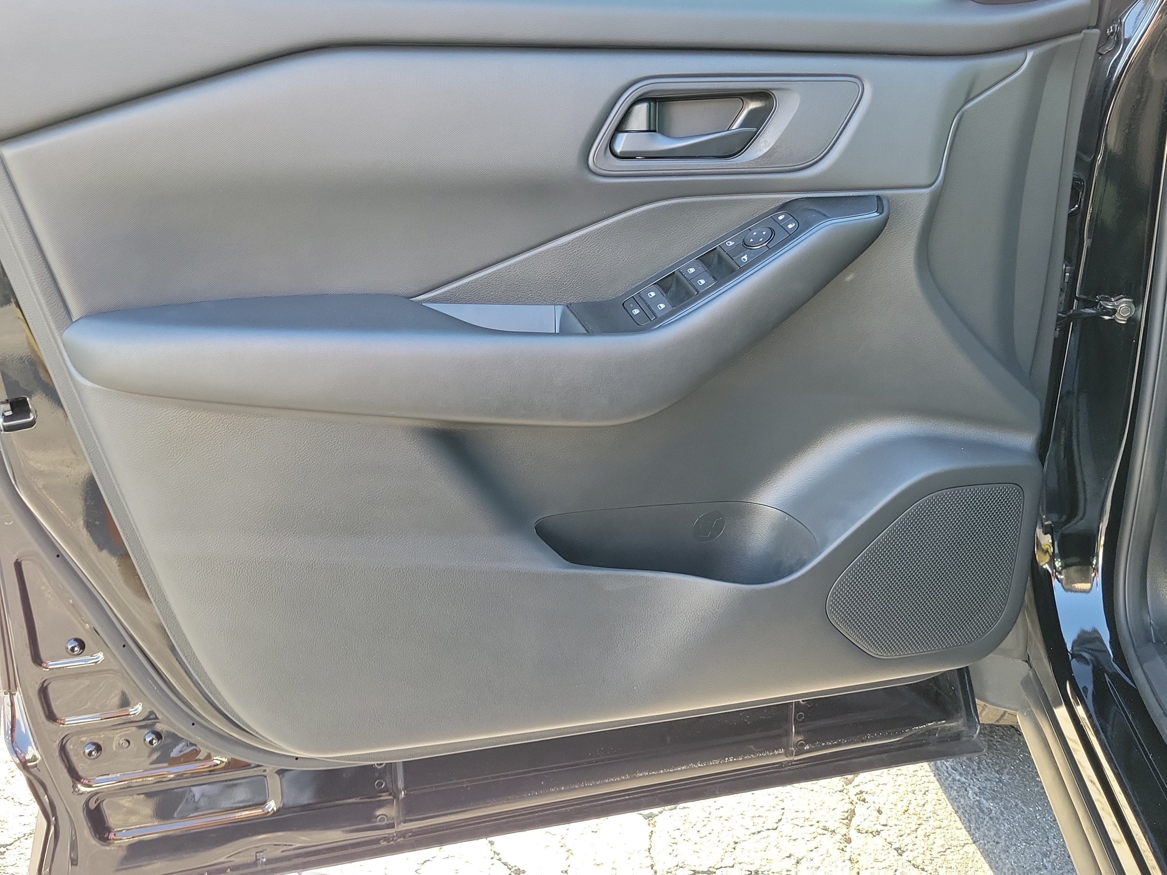 Certified 2025 Nissan Rogue S FWD image 15