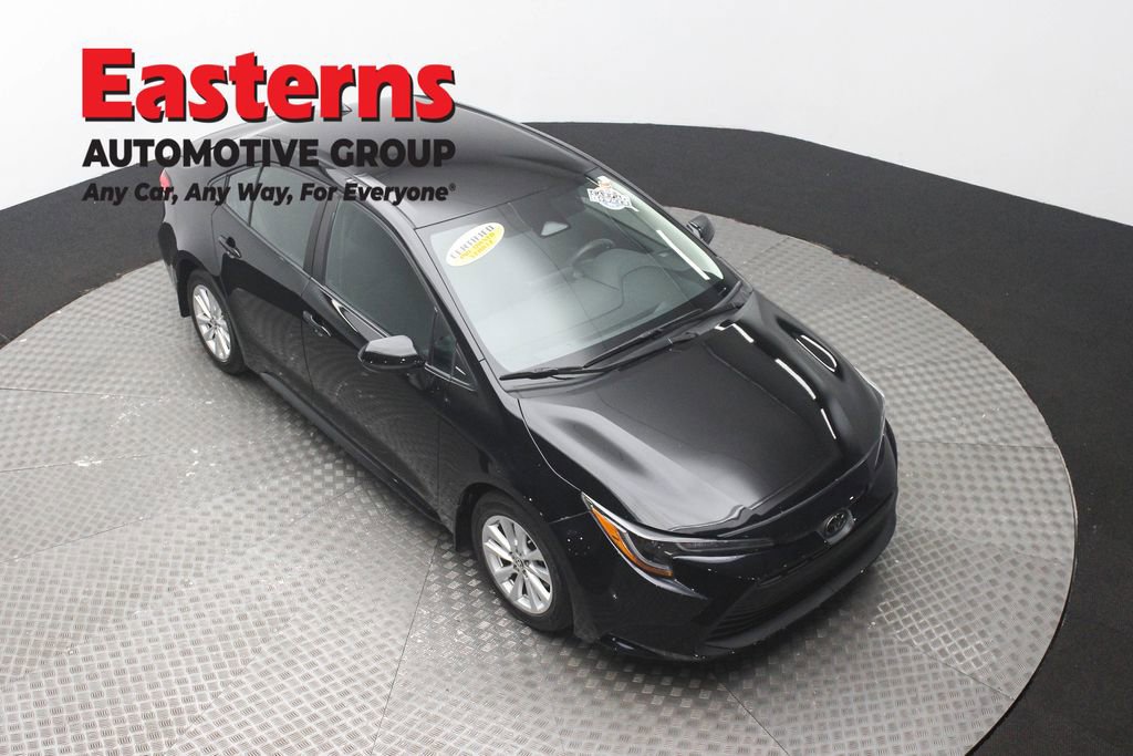 Used 2023 Toyota Corolla LE w/ LE Convenience Package image 3