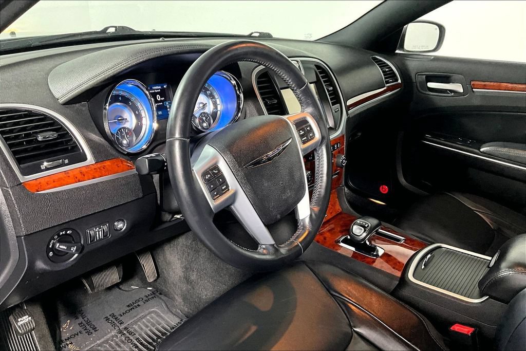 Used 2014 Chrysler 300 w/ Driver Convenience Group RWD image 13