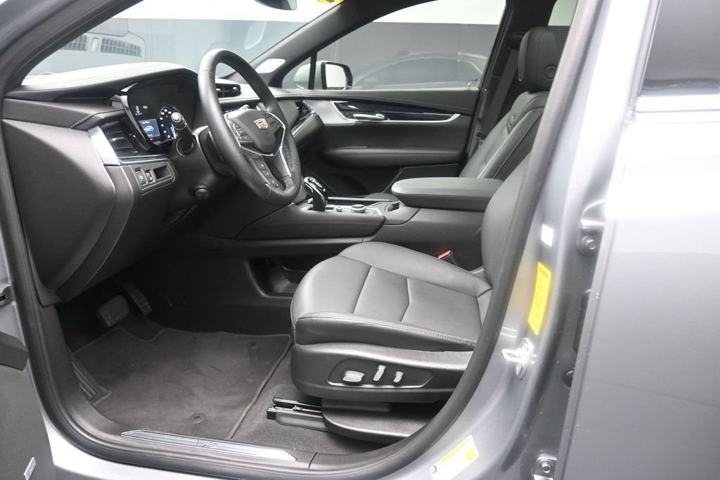 Used 2025 Cadillac XT5 Premium Luxury FWD image 17
