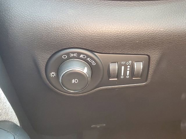 Used 2022 Jeep Compass Latitude w/ Sun and Sound Group AWD/4WD image 20