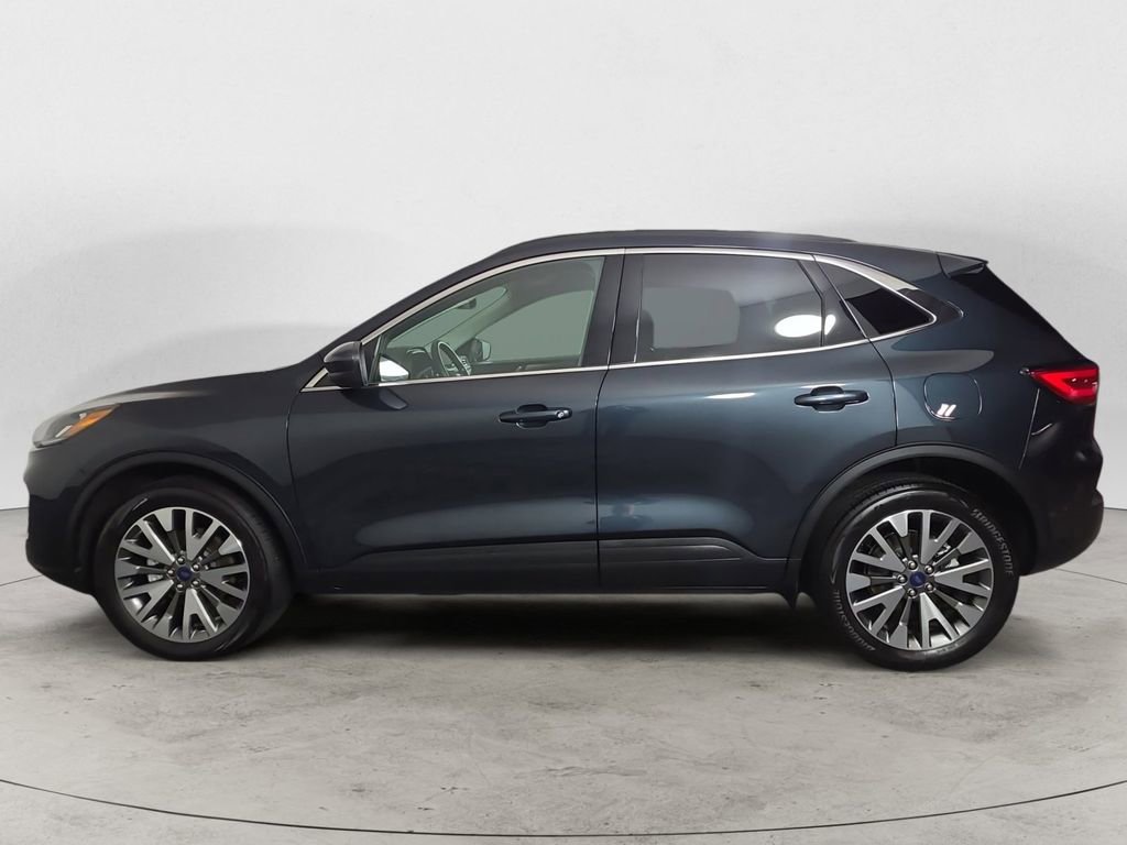 Used 2022 Ford Escape Titanium image 2