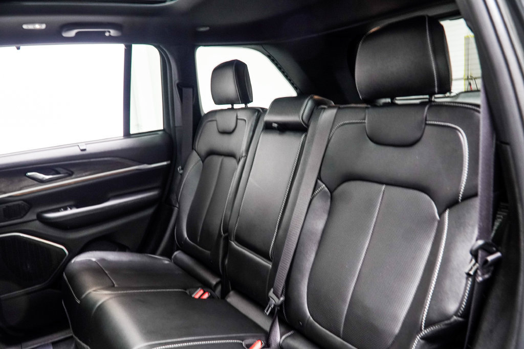 Used 2024 Jeep Grand Cherokee Limited 4xe w/ Luxury Tech Group II AWD/4WD image 45
