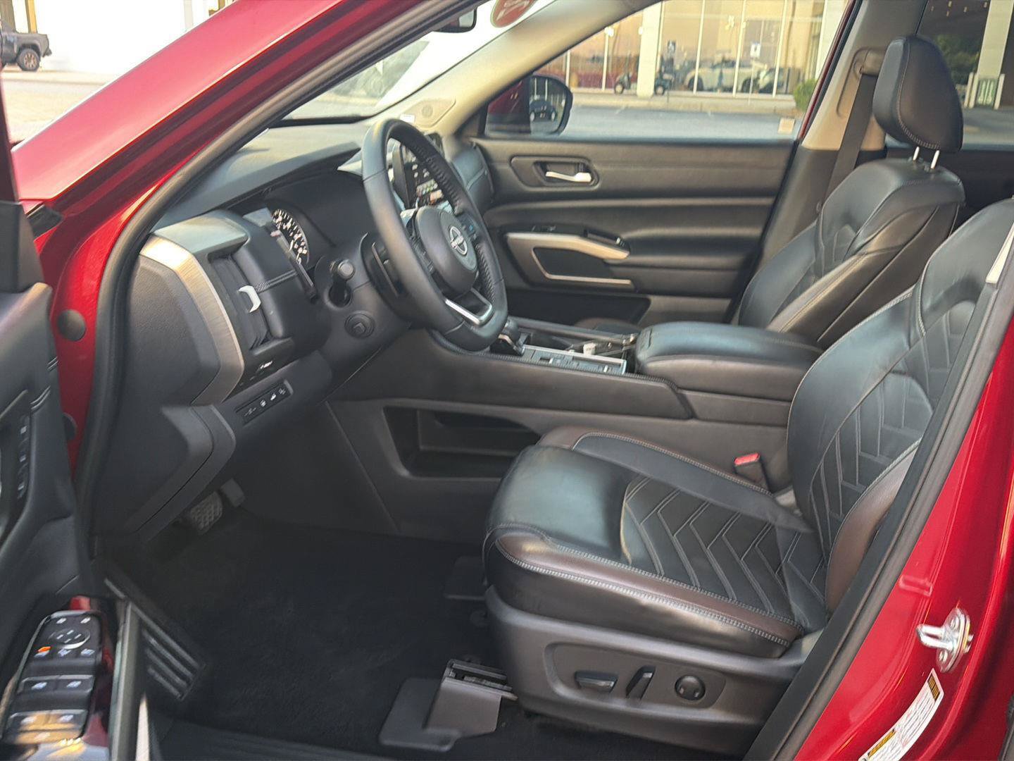 Used 2022 Nissan Pathfinder Platinum w/ Cargo Package FWD image 10