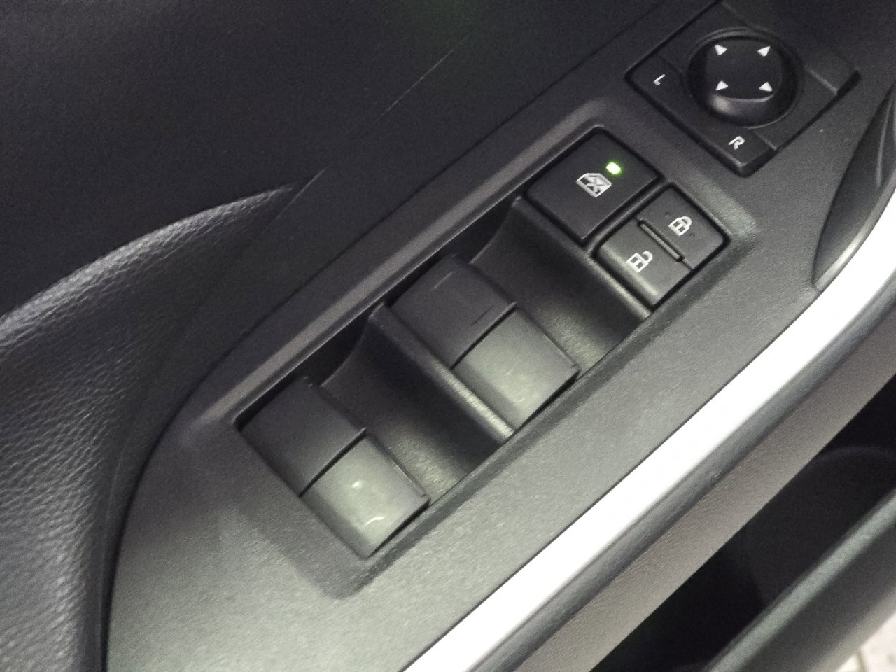 Certified 2022 Toyota RAV4 LE AWD/4WD image 24