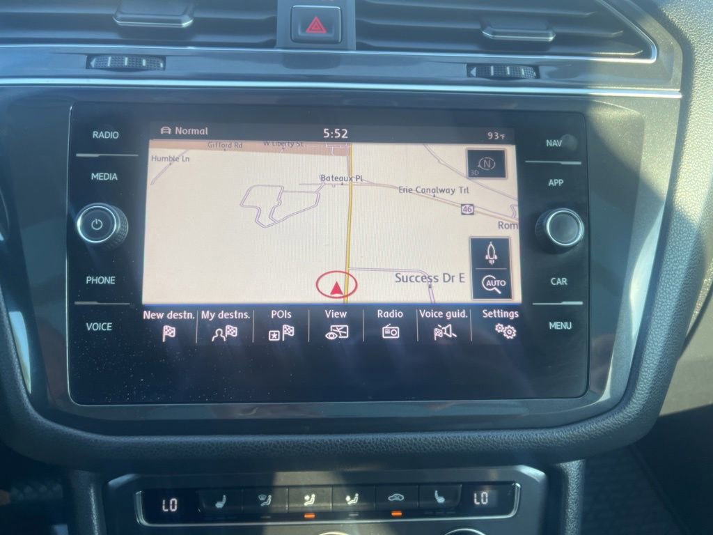 Used 2018 Volkswagen Tiguan SEL AWD/4WD image 26
