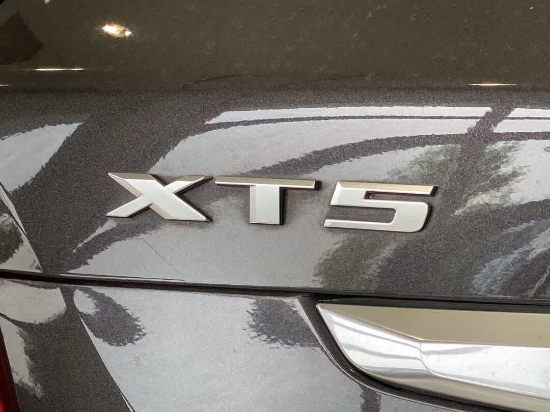 Used 2018 Cadillac XT5 Luxury w/ Driver Awareness Package AWD/4WD image 11