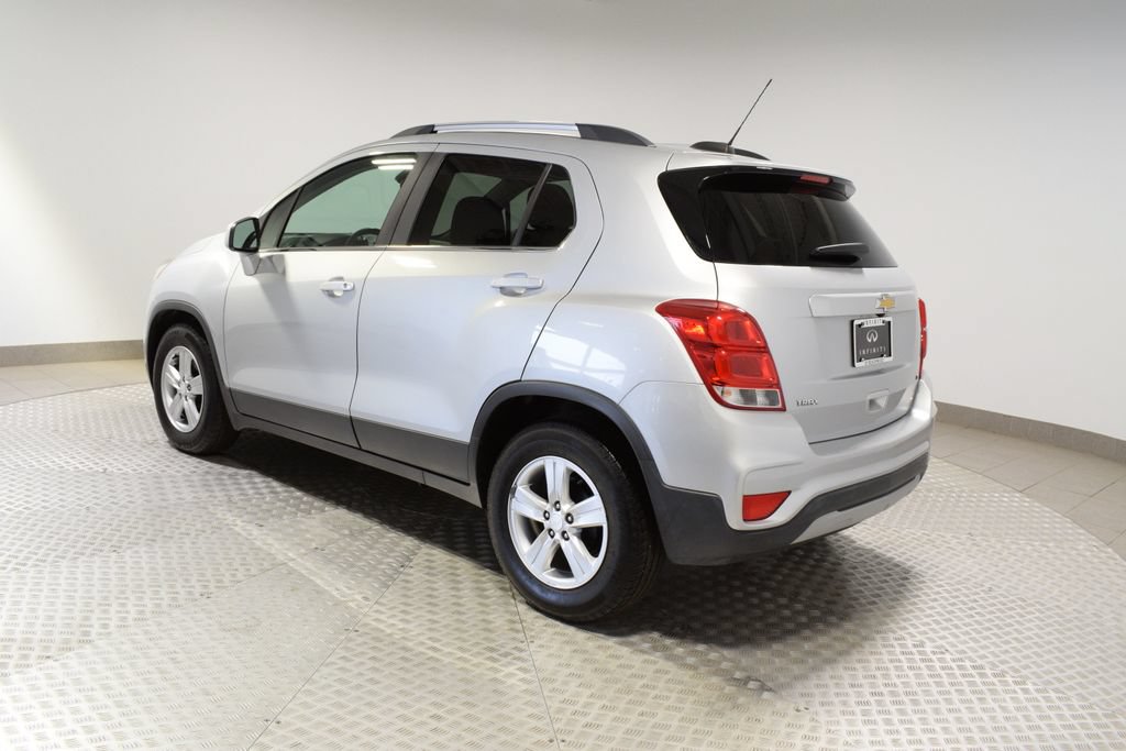 Used 2020 Chevrolet Trax LT FWD image 11