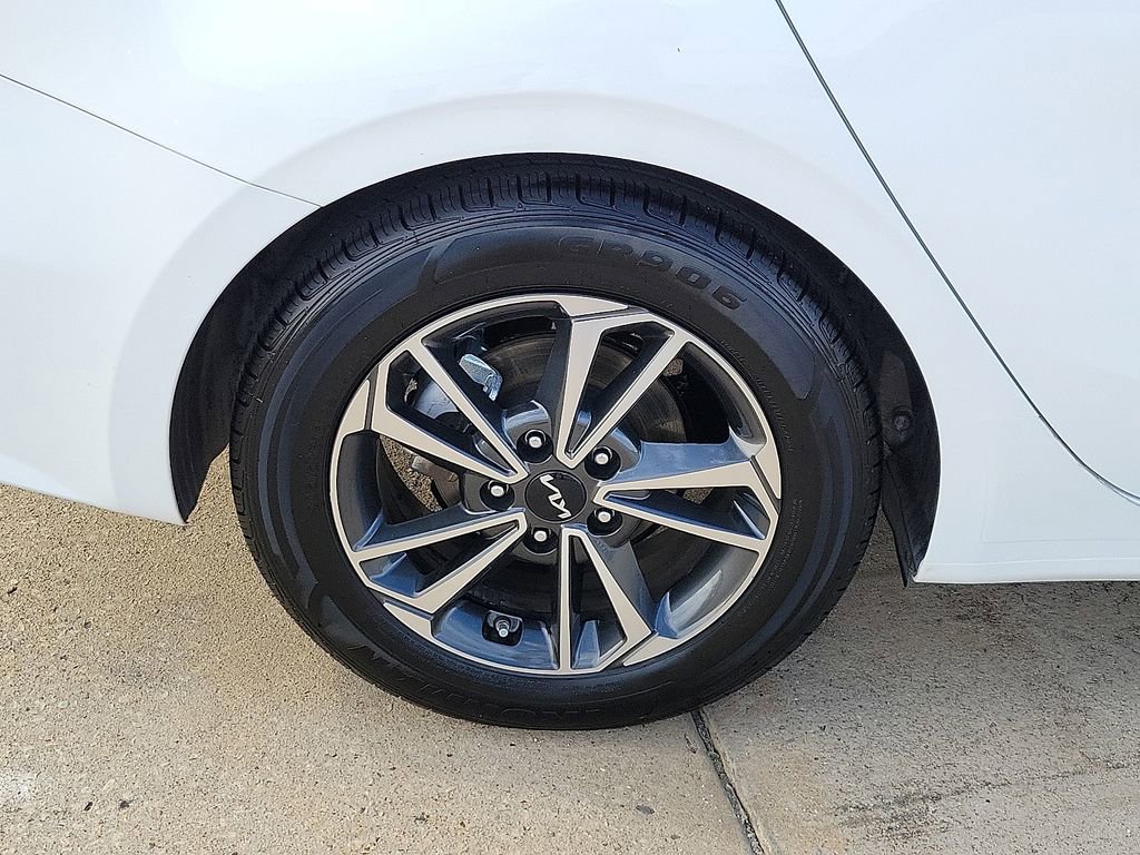 Used 2024 Kia Forte LXS image 7
