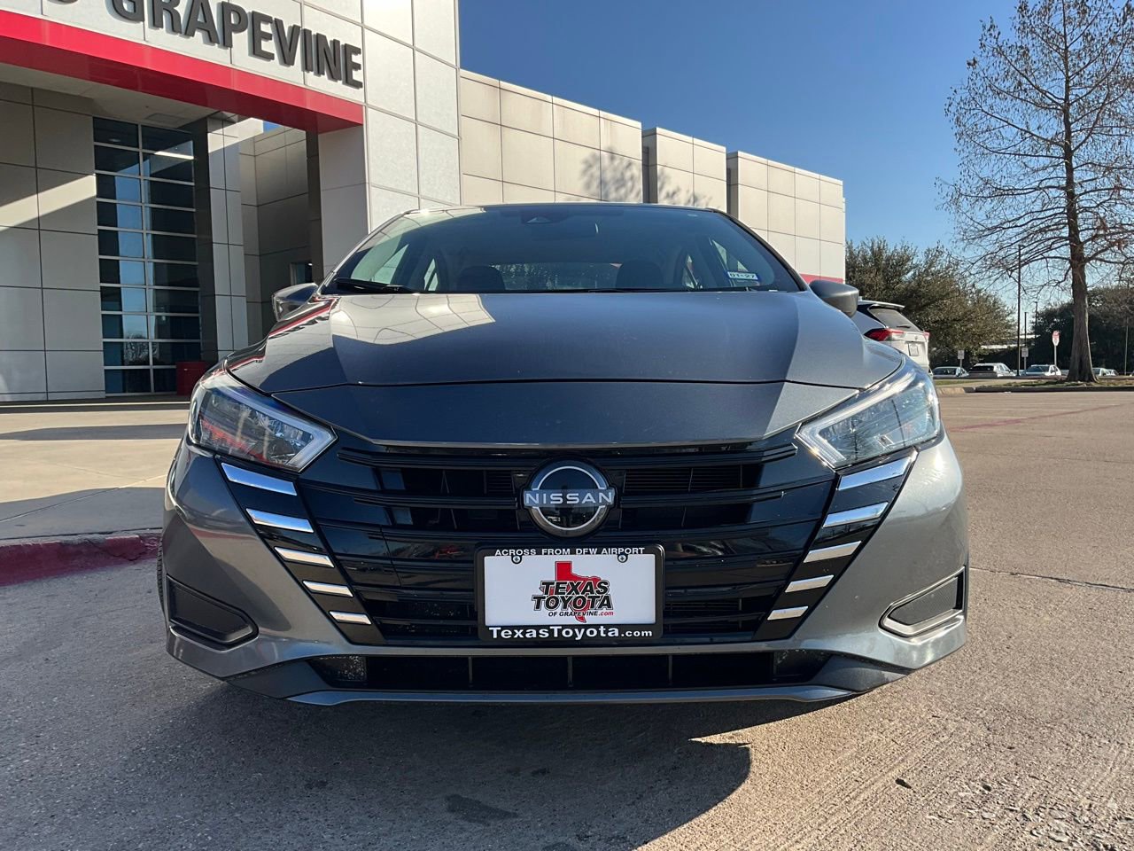 Used 2025 Nissan Versa SV image 3