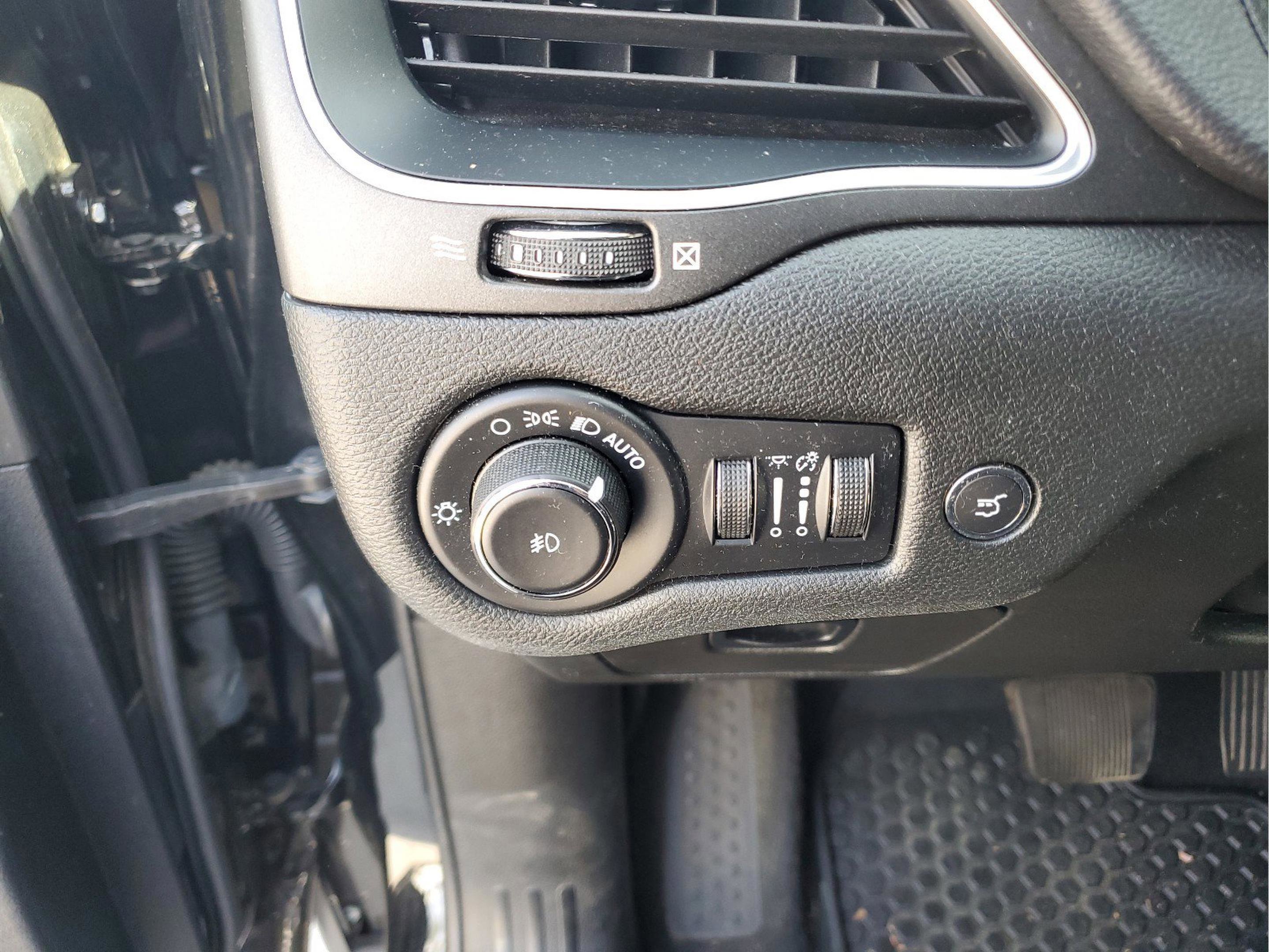 Used 2022 Jeep Cherokee Trailhawk w/ Sound & Nav Group image 26