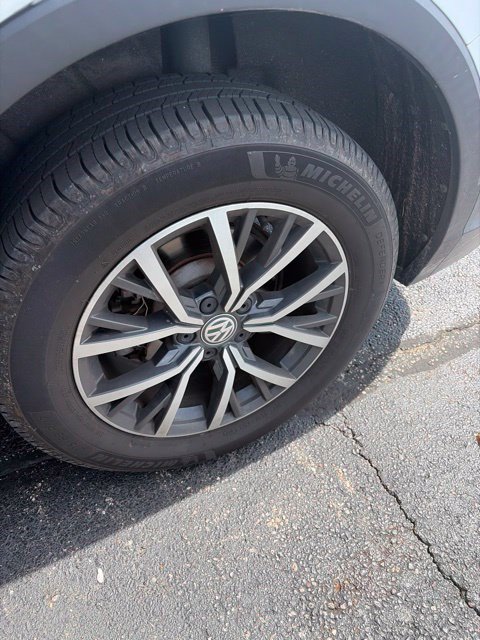 Used 2019 Volkswagen Tiguan SE w/ Panoramic Sunroof Package FWD image 18