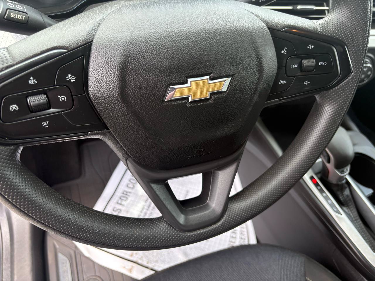 Used 2025 Chevrolet Trax LS w/ LS Convenience Package FWD image 14