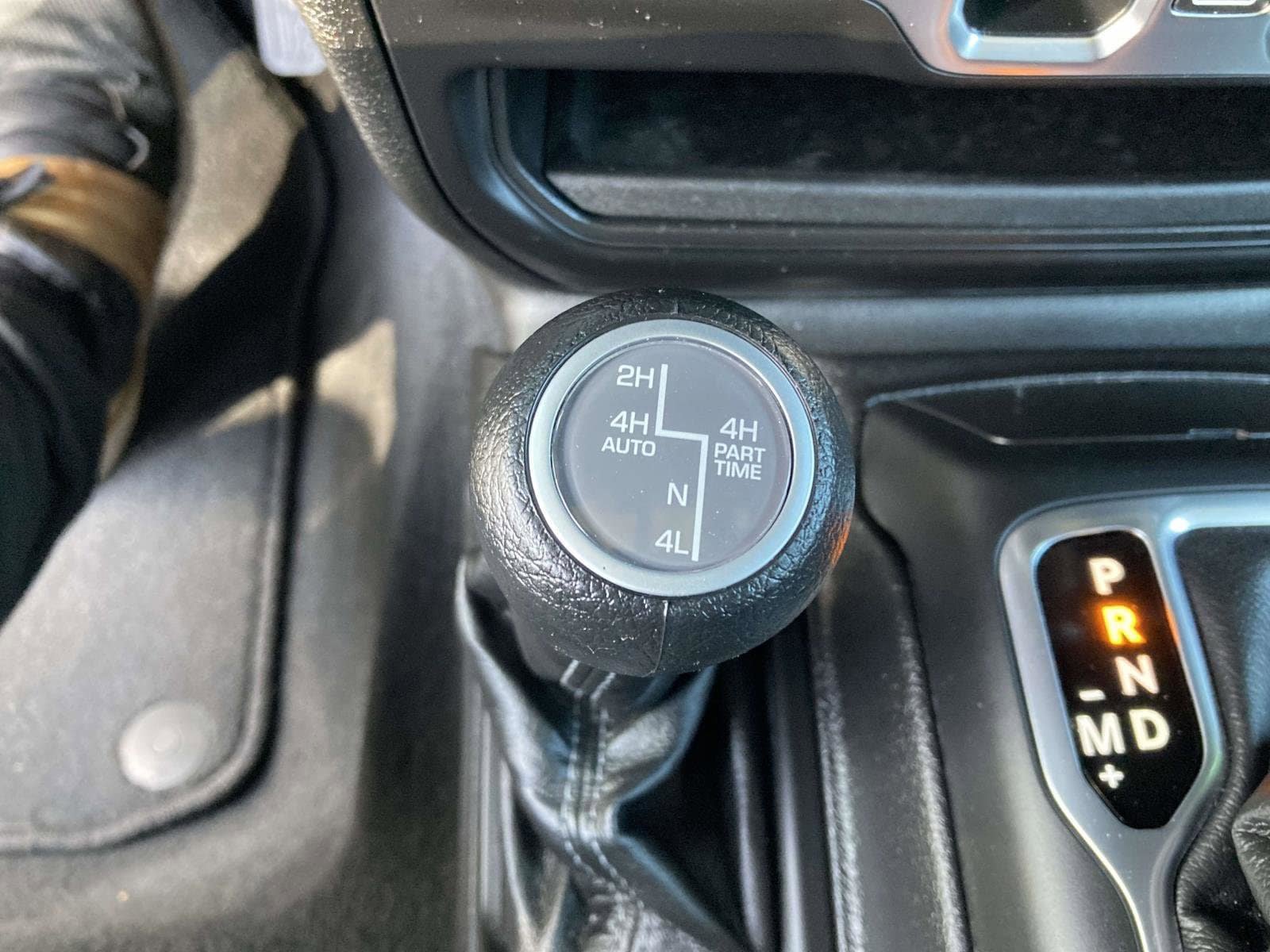 Used 2025 Jeep Wrangler Sahara AWD/4WD image 24