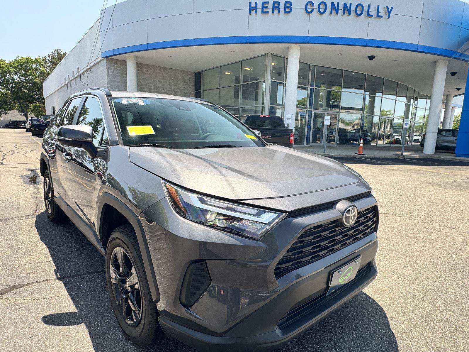 Used 2025 Toyota RAV4 XLE AWD/4WD image 1