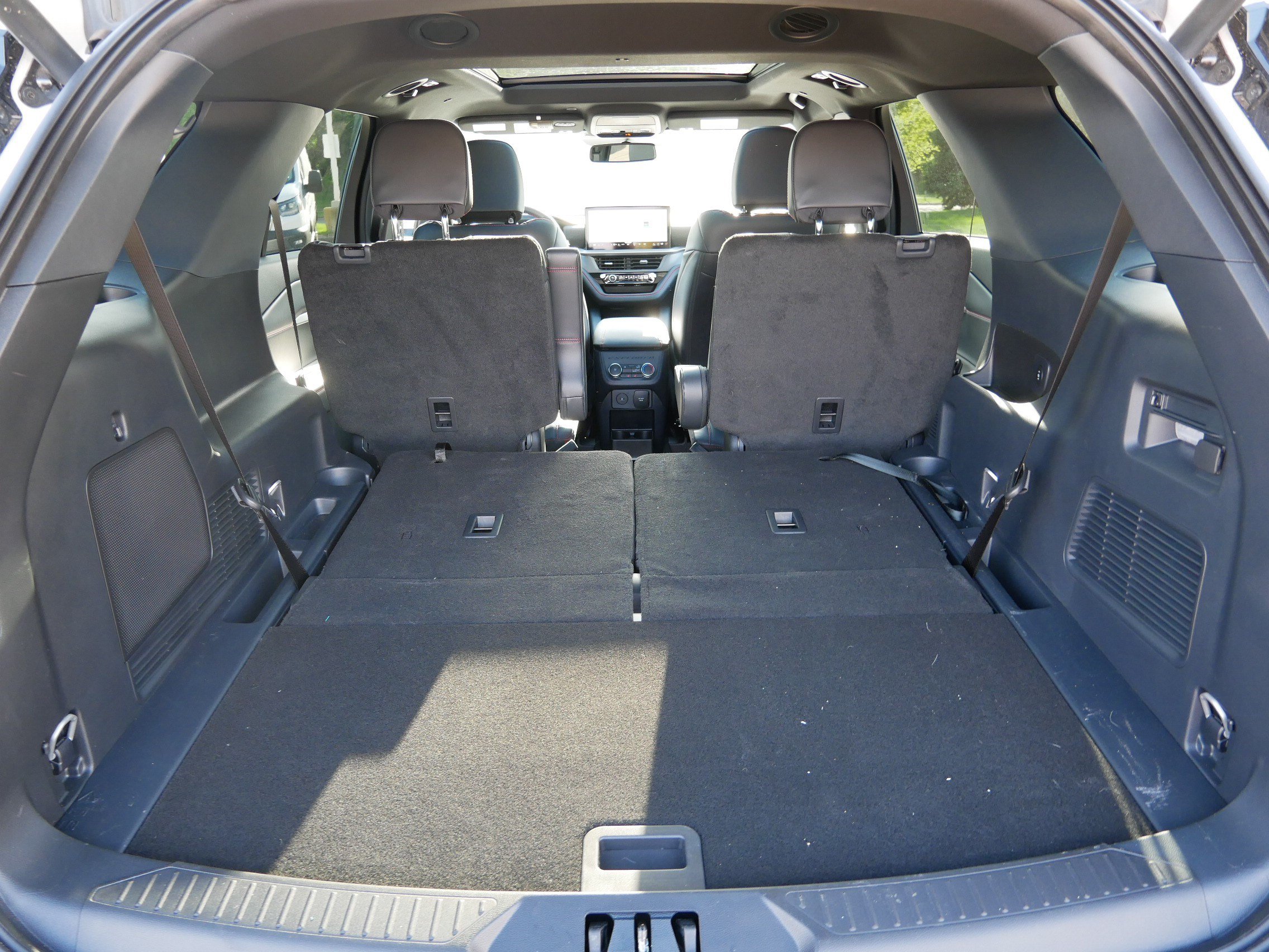 Used 2026 Ford Explorer ST-Line w/ ST-Line Street Pack AWD/4WD image 18