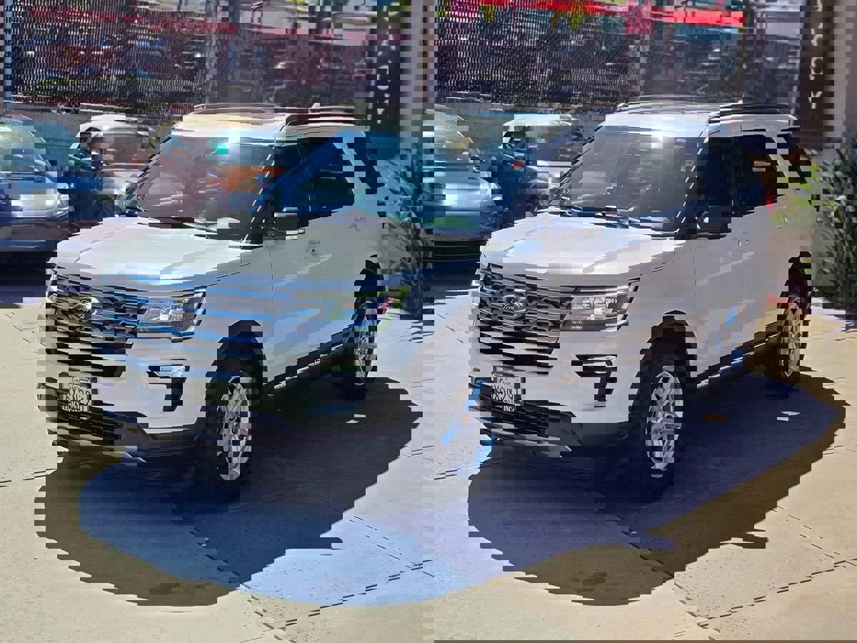 Used 2018 Ford Explorer XLT w/ Equipment Group 201A image 7