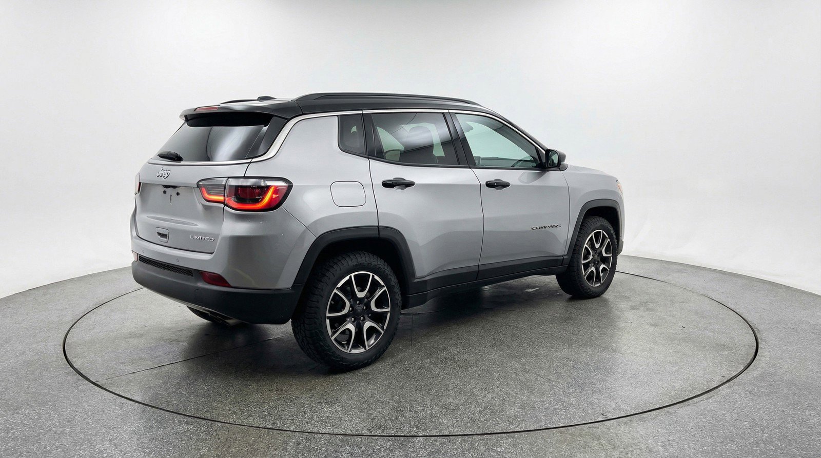 Used 2025 Jeep Compass Trailhawk AWD/4WD image 9