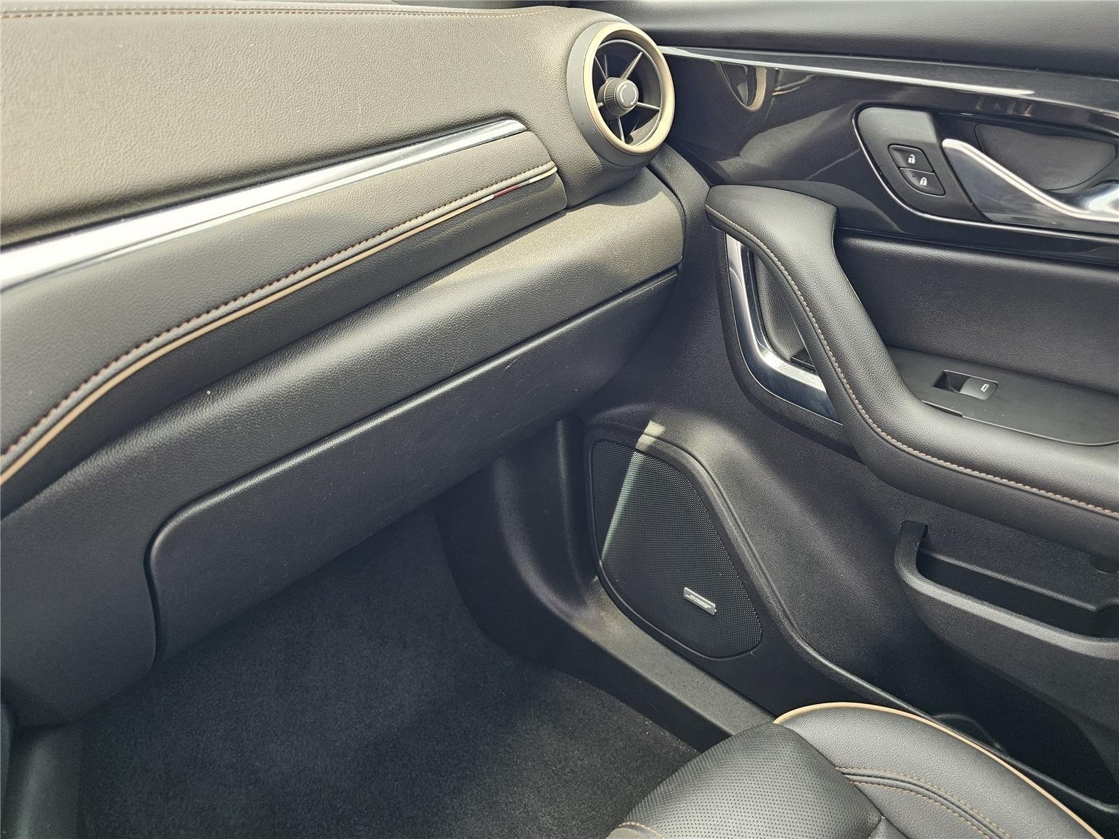 Used 2023 Chevrolet Blazer Premier FWD image 27