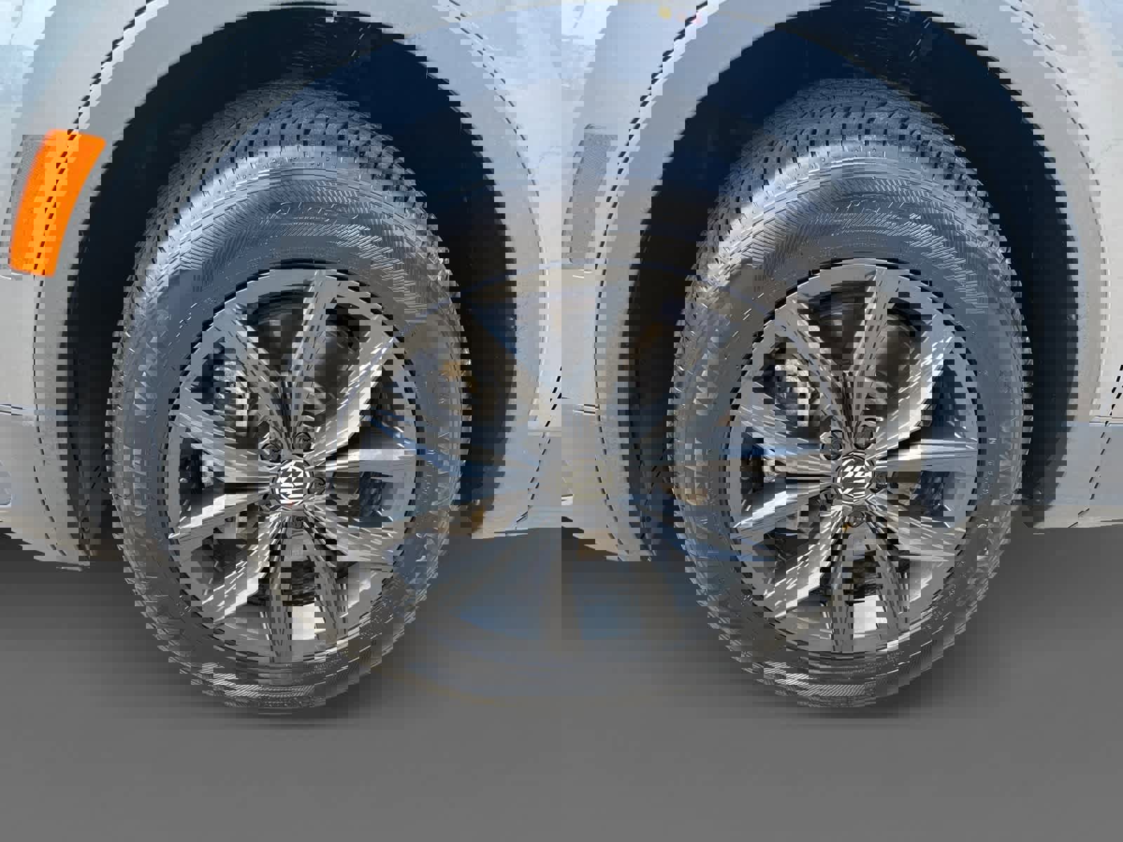 Certified 2024 Volkswagen Tiguan SE image 8