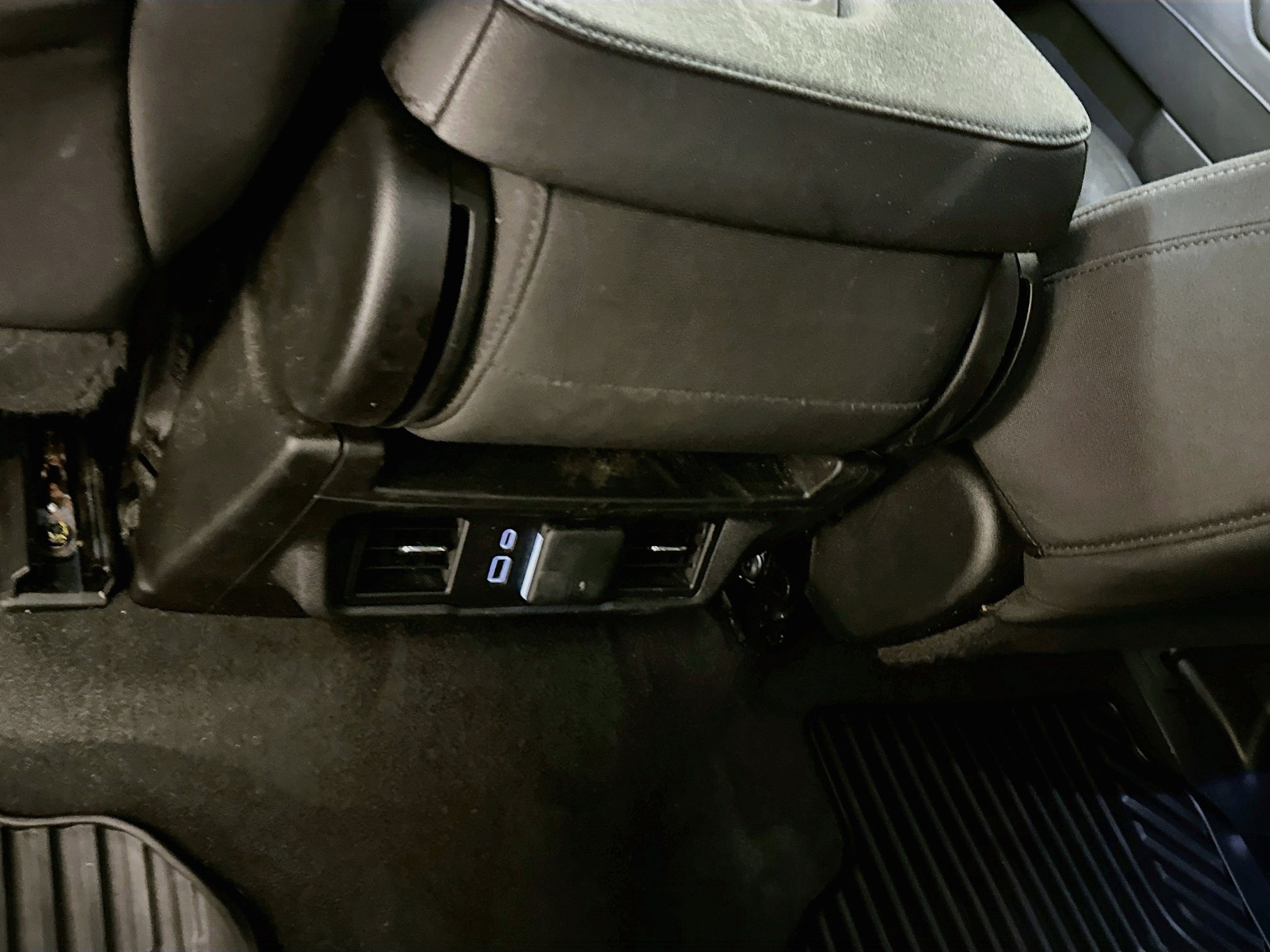 Used 2024 Chevrolet Silverado 1500 LT AWD/4WD image 28