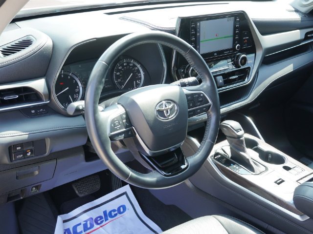 Used 2021 Toyota Highlander Limited FWD image 29